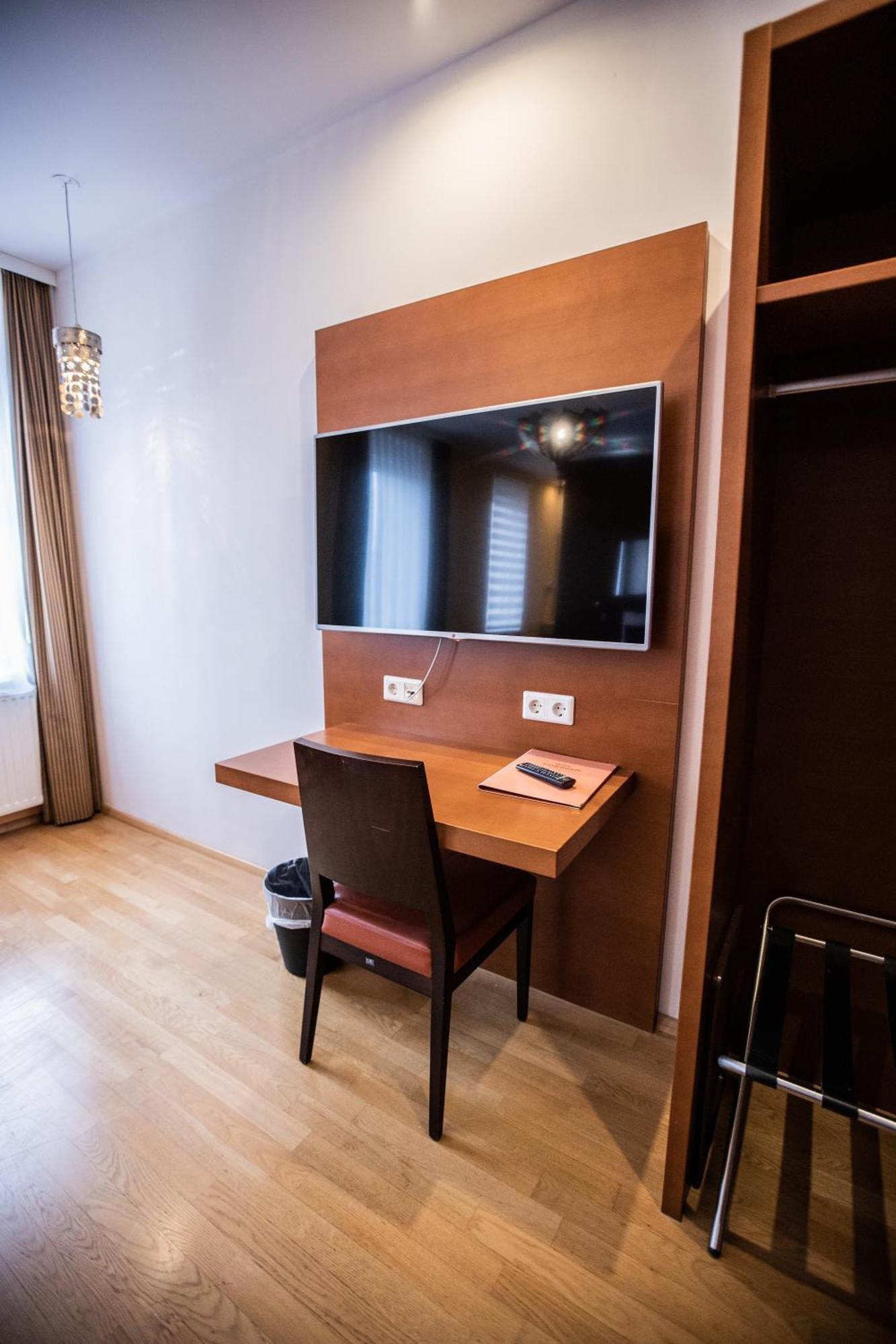 Hotel Stadt Wien Bad Schallerbach Buitenkant foto